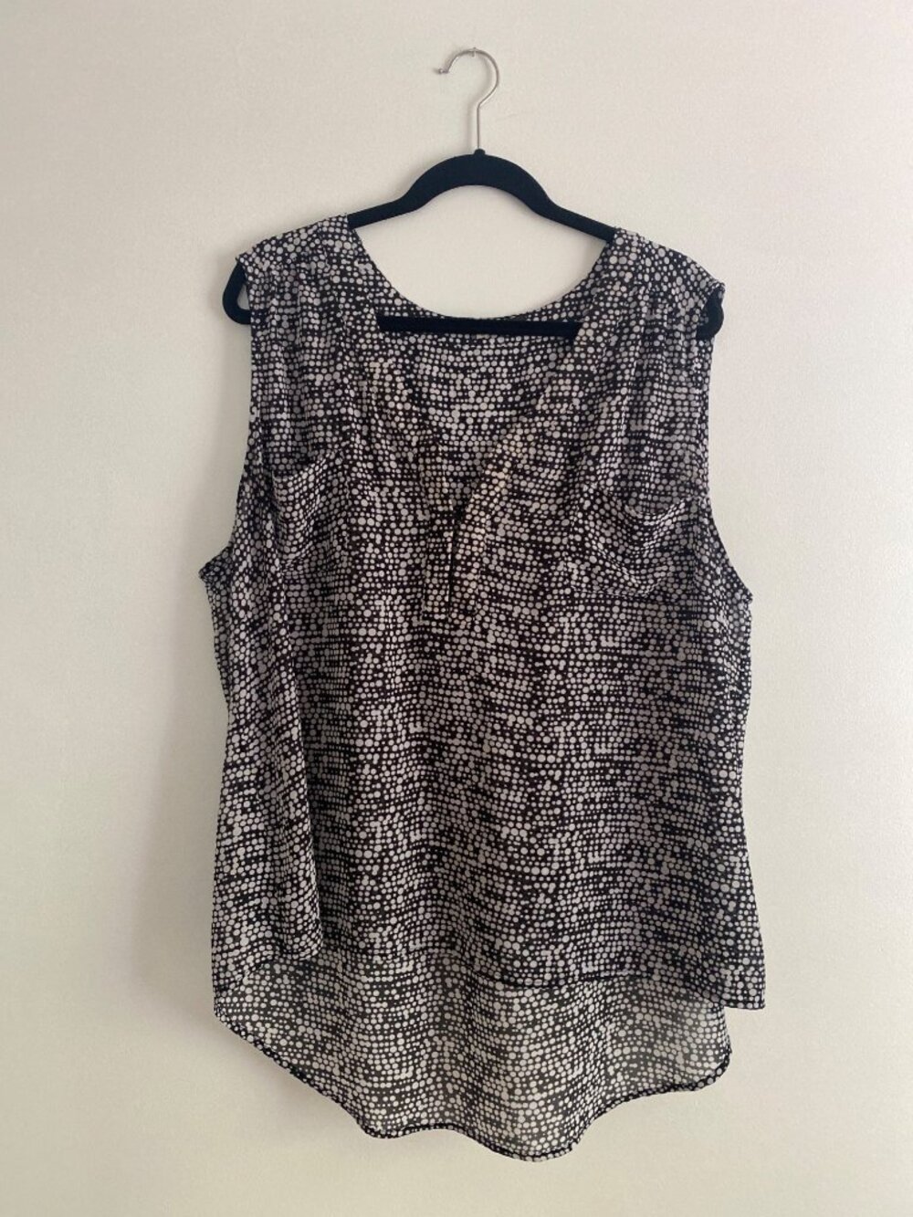 Rose & Olive Women's Black & White Polka Dot Sleeveless Blouse Size 3X